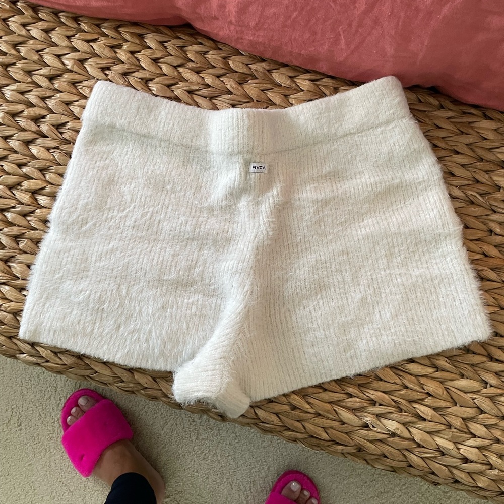 Fuzzy lounge shorts - Picture 2 of 4